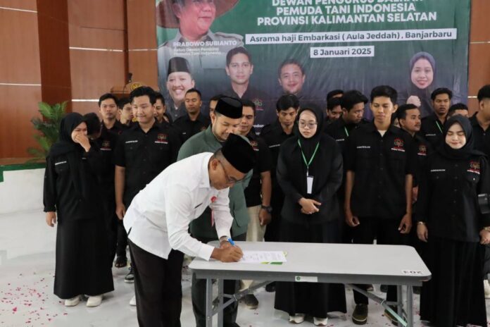 photo_2025-01-08-15.35.23-1024x682 Berkontribusi Dalam Bidang Pertanian, Gubernur Apresiasi Pemuda Tani Indonesia