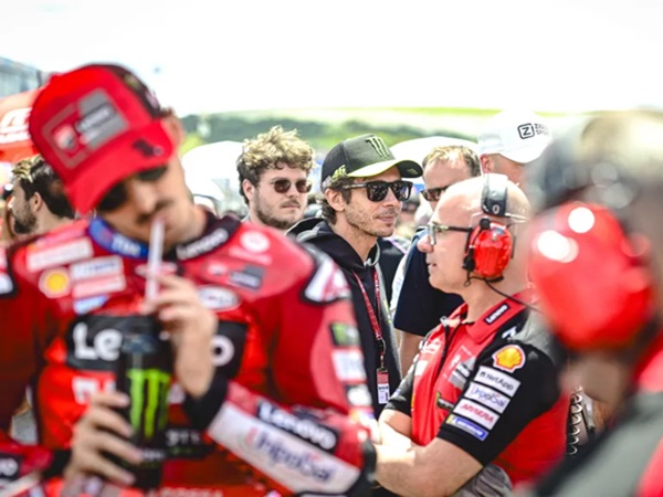 valentino-rossi-prediksi-bagaimana-bagnaia-di-motogp-2025 Valentino Rossi Prediksi Peluang Bagnaia di MotoGP 2025