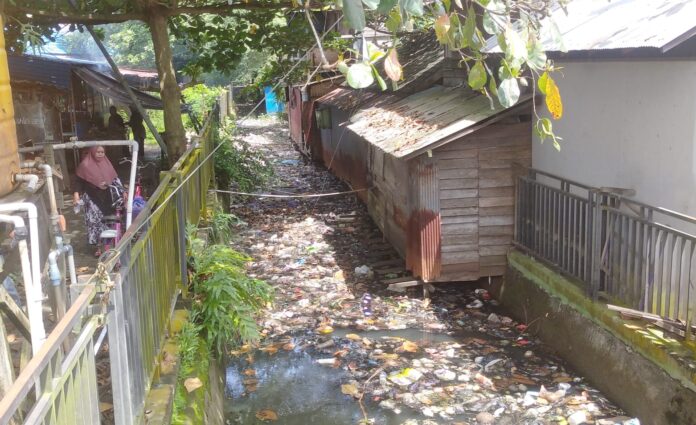 sampah di Kali Mati penuh sampah di Kali Mati