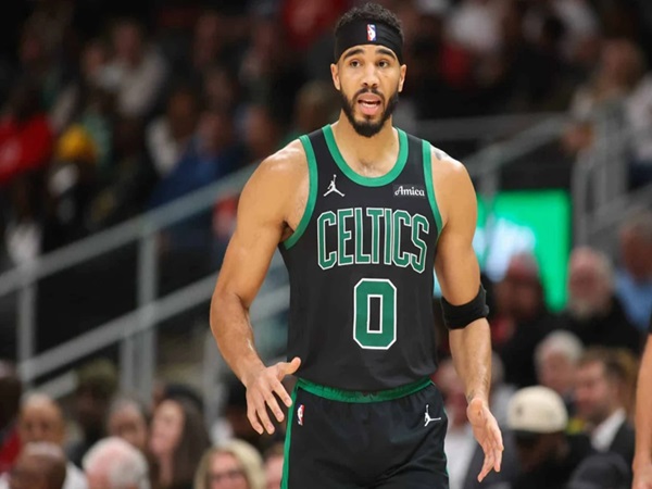 celtics-lanjutkan-tren-kemenangan-tandang-saat-bantai-heat (1) Boston Celtic vs Miami Heat 103-85, Jayson Tatum Cetak 33 Poin