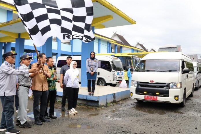 25777375-77fa-4600-b122-558cefa3ed32-1024x683 28 Armada Mudik Gratis Dilepas Keberangkatan Oleh Wagub