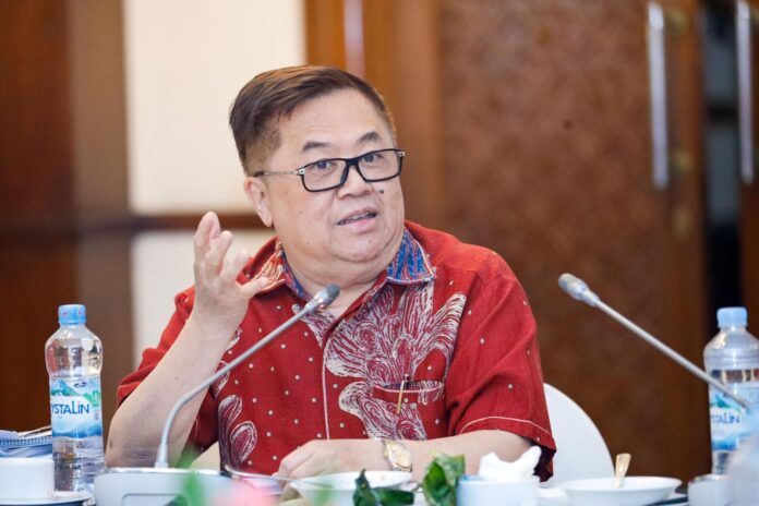 Masyarakat Tak Perlu Panik untuk Tarik Dana, Danantara Diawasi DPR