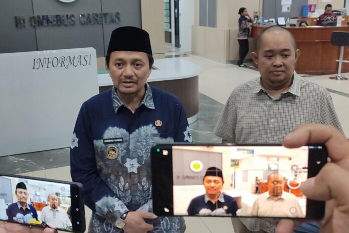 Terbaring Sakit, Hasnuryadi Jenguk Tokoh Banua Rusdi Effendi