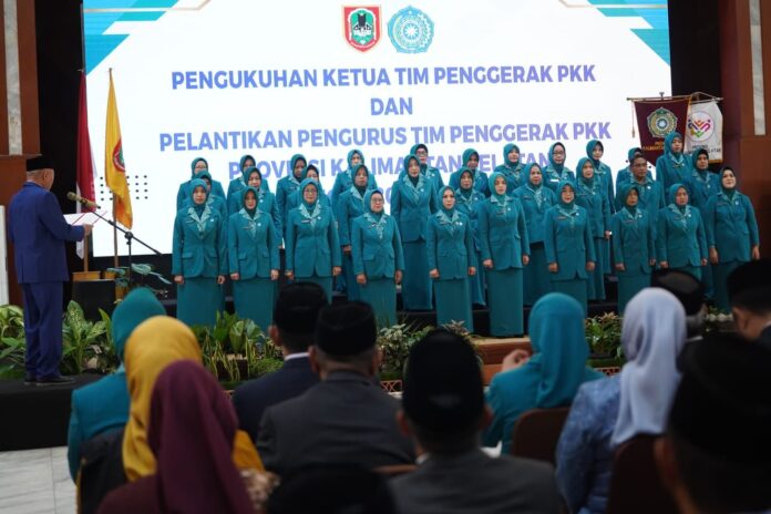 img-20250305-wa00798345993246154065370 Lantik Jajaran TP PKK Kalsel, Muhidin: Semoga Dapat Menjalankan Tugas Dengan Penuh Tanggung Jawab