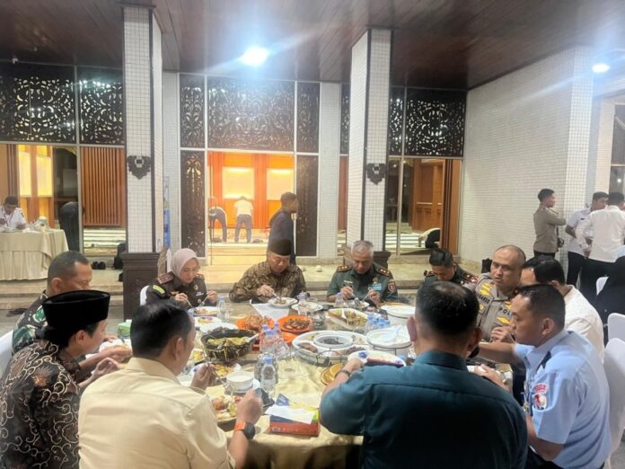 Jalin Sinergitas, Pangdam VI/Mulawarman Buka Bersama Dengan Gubernur Kalsel