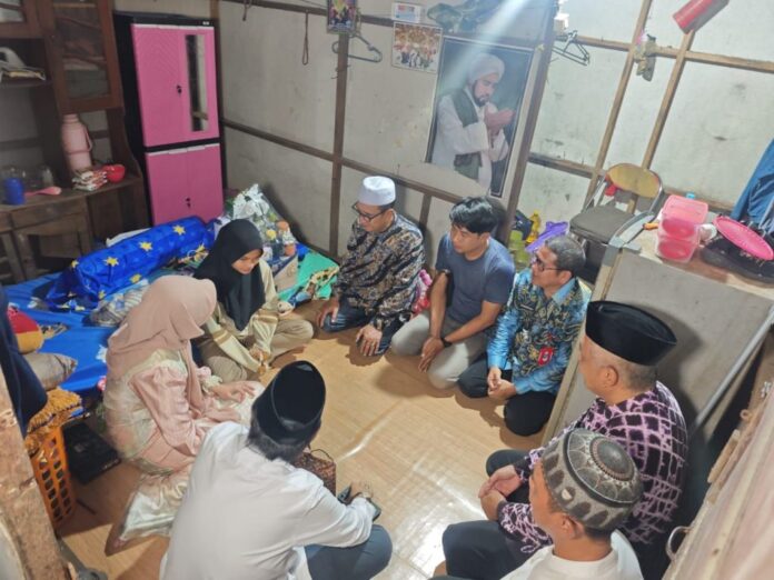 img-20250313-wa00574354952728089226424-1024x768 Wagub Kalsel Kunjungi Gadis 14 Tahun Yang Hidup Seorang Diri