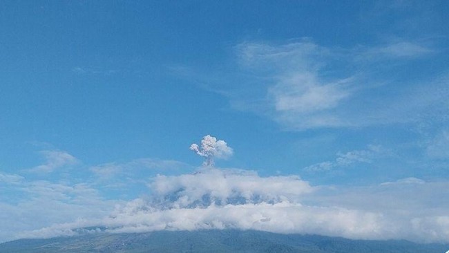 gunung semeru erupsi lagi Gunung Semeru