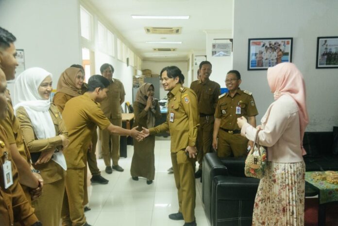img-20250408-wa00668722966149428575583-1024x684 Berikan Semangat Kerja, Wagub Kalsel Silaturahmi Bersama Jajaran SKPD