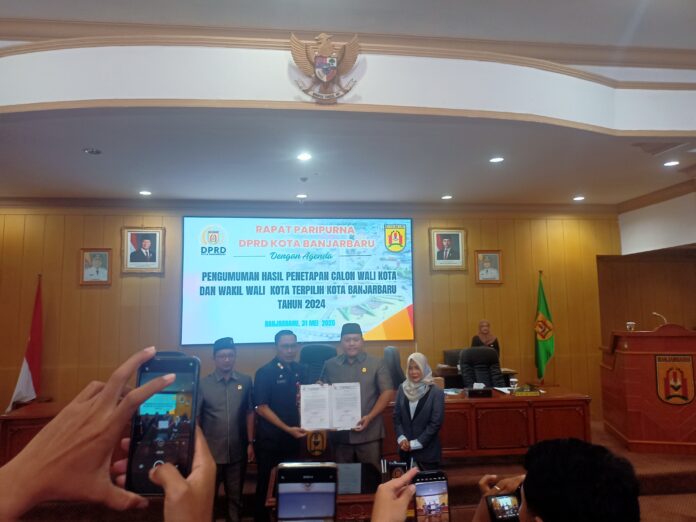 oppo_0 DPRD Banjarbaru Umumkan Penetapan Calon Walikota dan Wakil Walikota Terpilih