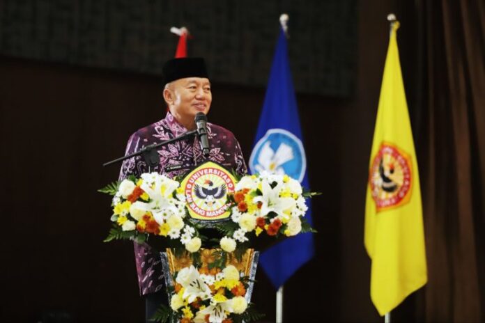 img-20250522-wa00616297689453605509094-768x512 Hadiri Wisuda ke 124 ULM, Gubernur Bangga Atas Kembalinya Akreditasi Unggul