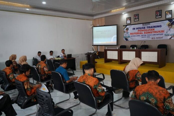 Meningkatkan Kompetensi Teknisi Laboratorium, PUPR Kalsel Gelar In House Training 