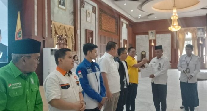 Penyerahan bantuan keuangan kepada parpol