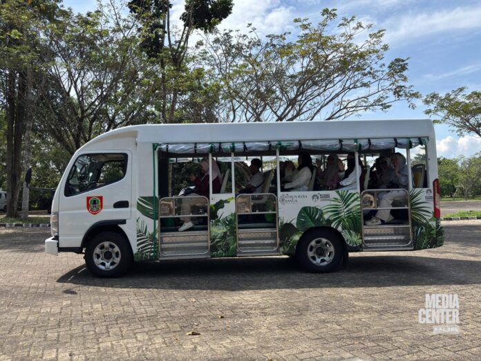 Keberadaan shuttle bus di Kebun Raya banua dalam rangka penerimaan zero Pollution