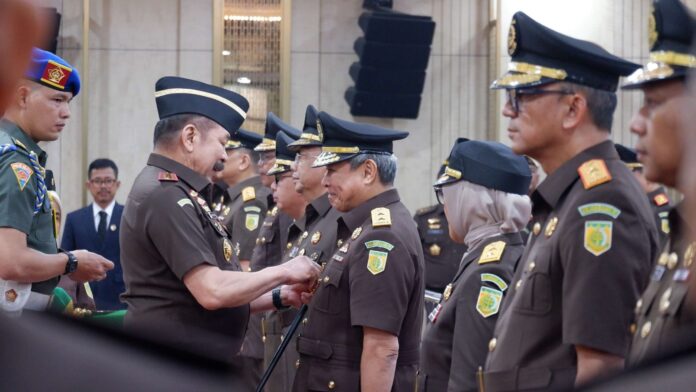 d9xa176ab67enr4 Jaksa Agung Rotasi 34 Pejabat, Tekankan Integritas