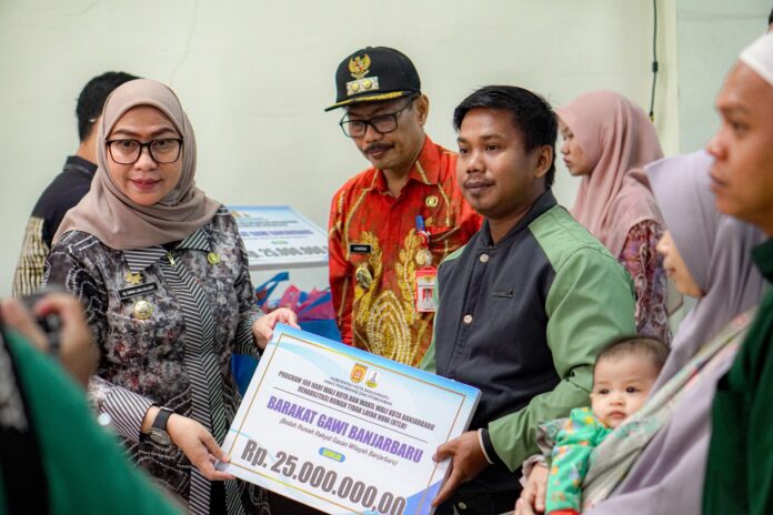 Wali Kota Banjarbaru Serahkan Bantuan Rehabilitasi Rumah di 4 Kecamatan