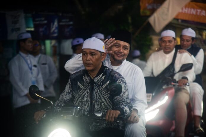 berbaur jemaah haul KH Abdussyukur