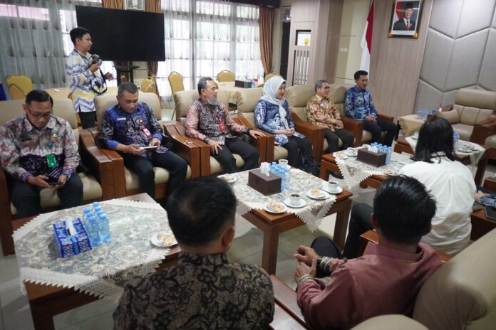 pembebasan lahan untuk pembangunan waduk riam kiwa tak kunjung tuntas pembebasan lahan