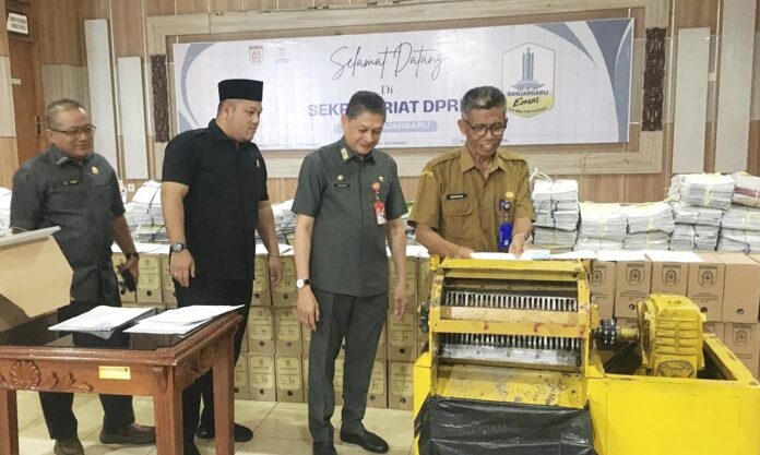 IMG-20251021-WA0006 Arsip Inaktif Keuangan Selama 20 Tahun Dimusnahkan DPRD Banjarbaru