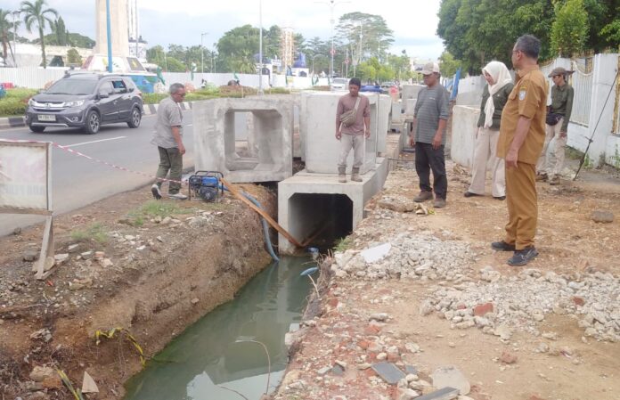 IMG-20251022-WA0014 Terjadi Perlambatan, Dinas PUPRP Tinjau Proyek Penataan Etalase Kota