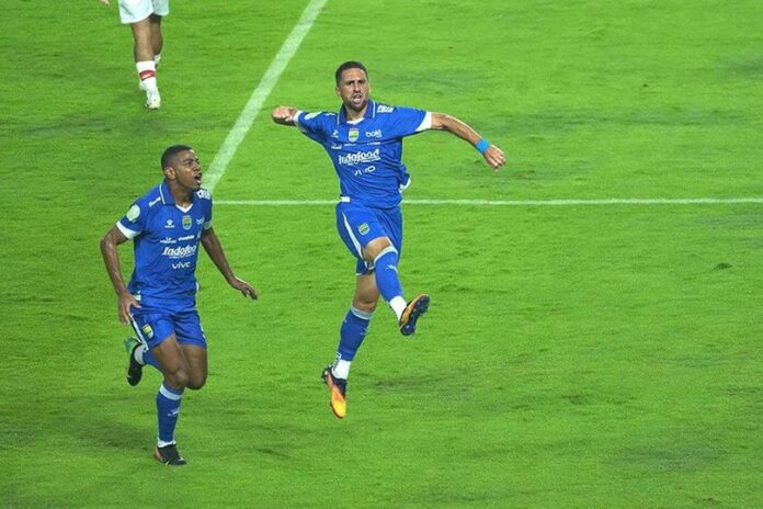 library_upload_21_2025_10_996x664_luciano-guaychocea_057ed92 Persib Bandung vs Persis Solo: Maung Bandung Menang 2-0 Meski Bermain 10 Pemain