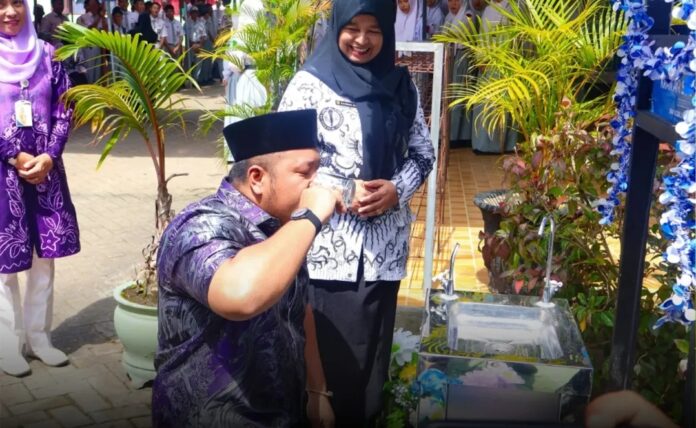 Gusti Rizky Resmikan Fasilitas Kran Air Siap Minum Pertama di SMA Banjarbaru