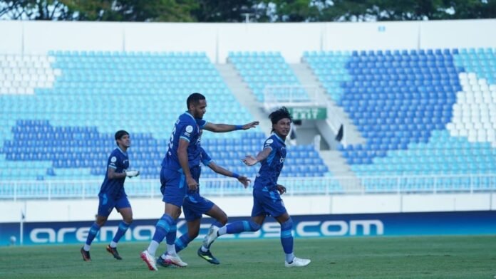 Arema FC Hajar Isenmulang 4-0